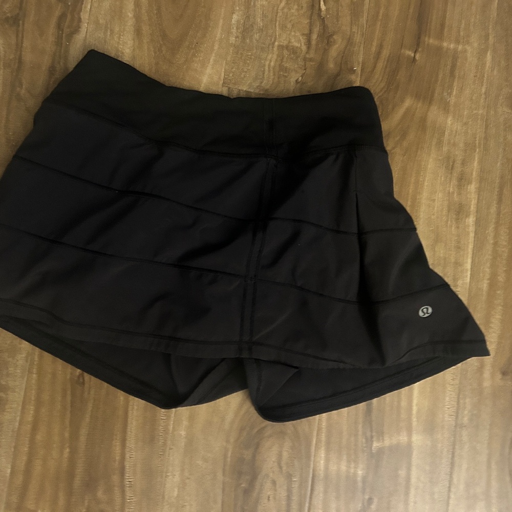 Lululemon black regular fitting tennis skirt